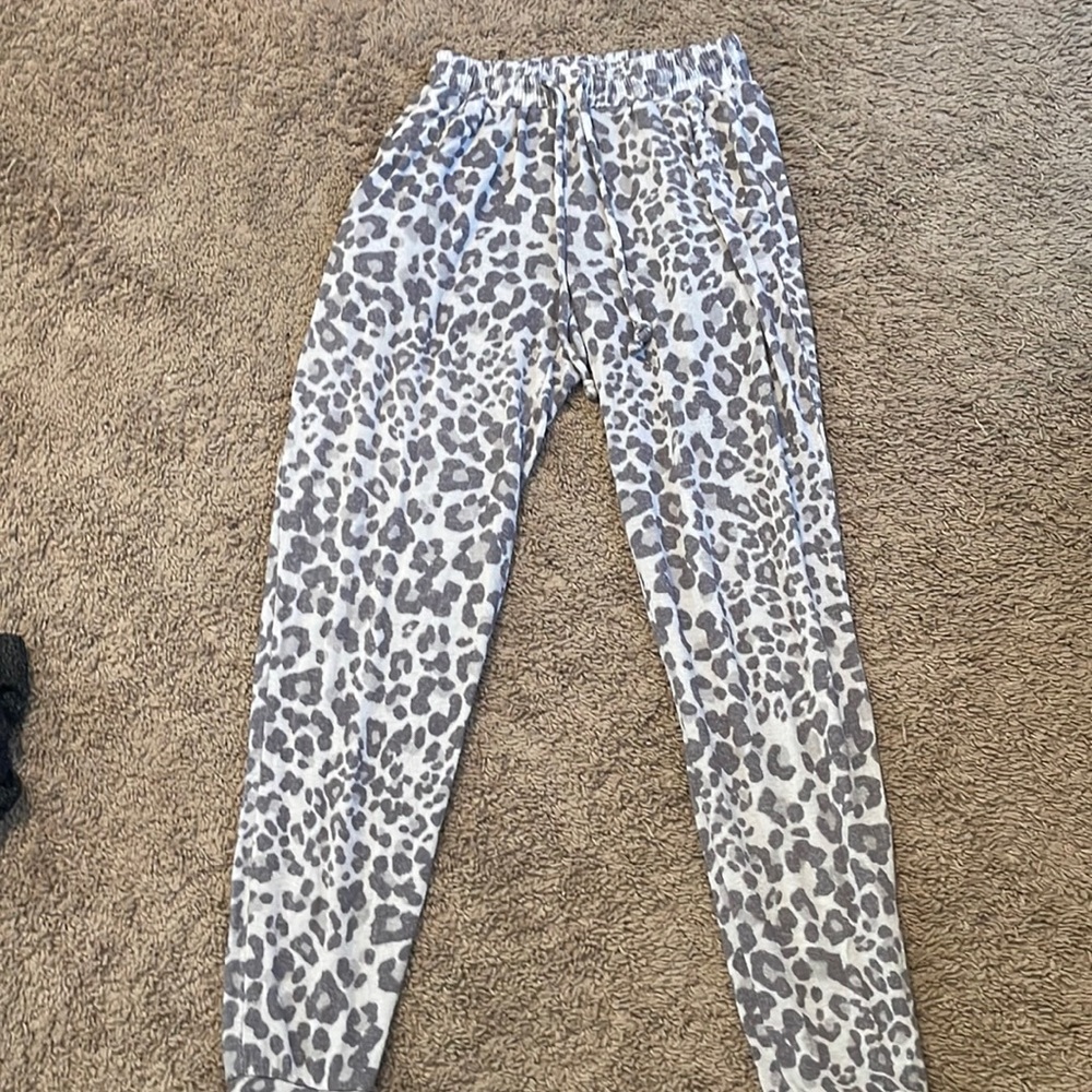 Cute cheers jogger worn 3 times!!